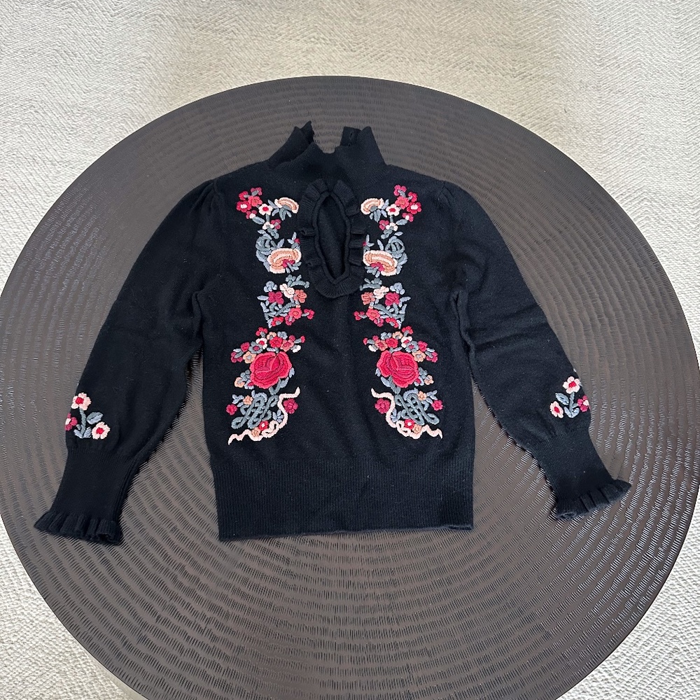 Vintage Excellent Condition Nanette Lepore Embroidered Keyhole sweater XS